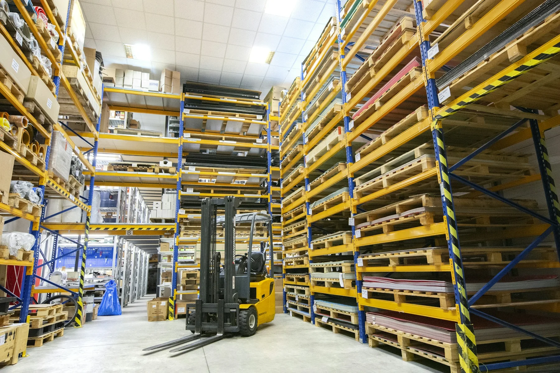 Forklift and storage racks in an industrial warehouse